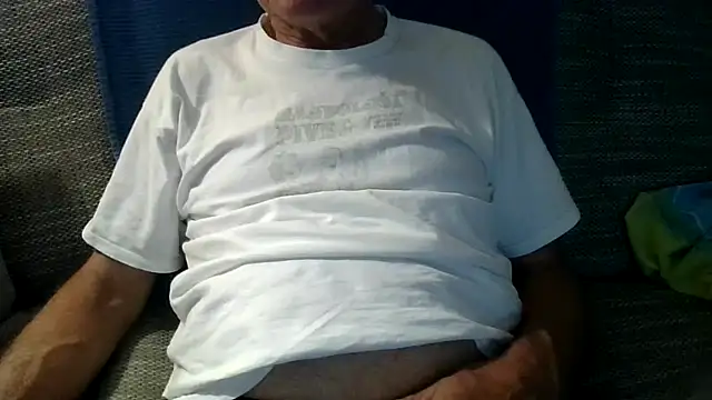 Snapshot of velikifant7 chatting on May 4, 5:53 pm velikifant7 online show from May 4, 5:53 pm