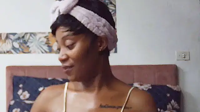 Snapshot of SweetPortableAmber chatting on December 4, 9:56 pm SweetPortableAmber online show from December 4, 9:56 pm