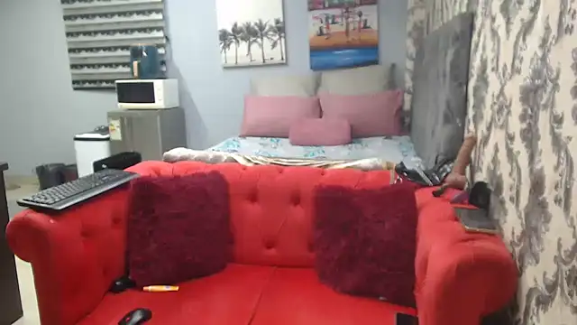 SweetPortableAmber online show from May 27, 2:47 pm