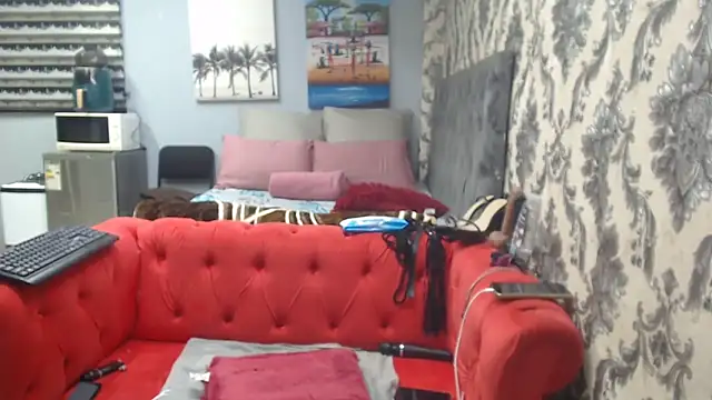 SweetPortableAmber online show from June 8, 1:33 pm