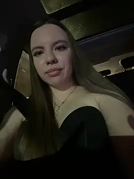 Snapshot of Chloe_loo chatting on April 16, 9:26 pm Chloe loo online show from April 16, 9:26 pm