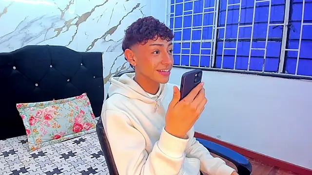 Snapshot of owen_sexy25 chatting on September 17, 10:11 pm owen sexy25 online show from September 17, 10:11 pm