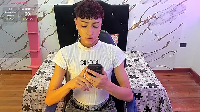 Snapshot of owen_sexy25 chatting on September 24, 8:01 pm owen sexy25 online show from September 24, 8:01 pm