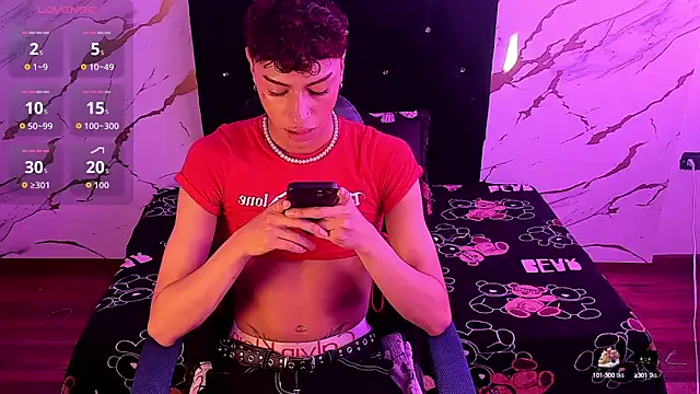 Snapshot of owen_sexy25 chatting on September 27, 8:03 pm owen sexy25 online show from September 27, 8:03 pm