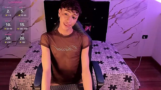 Snapshot of owen_sexy25 chatting on September 30, 8:36 pm owen sexy25 online show from September 30, 8:36 pm