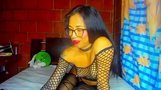 Snapshot of Emma__cumlovee chatting on July 1, 11:34 am Emma cumlovee online show from July 1, 11:34 am