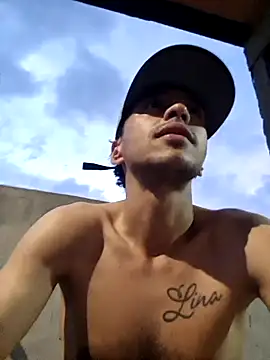 Santi2323xxX online show from February 8, 11:30 pm