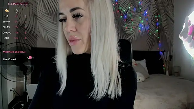 Kira Key online show from March 11, 8:53 am