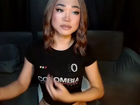 Snapshot of hugesignificant_69 chatting on February 9, 7:23 am hugesignificant 69 online show from February 9, 7:23 am