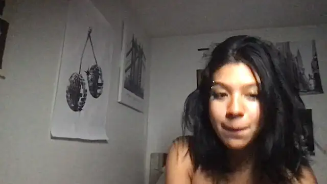 Snapshot of petitelatinateen chatting on September 18, 7:32 am petitelatinateen online show from September 18, 7:32 am