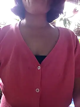 Snapshot of Thaohoa_love chatting on September 25, 1:42 am Thaohoa love online show from September 25, 1:42 am