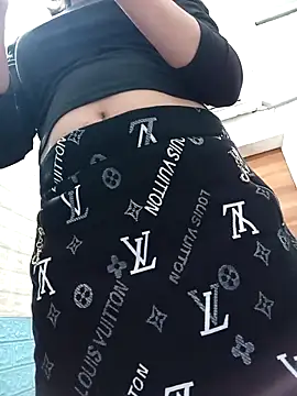 Snapshot of Thaohoa_love chatting on November 16, 8:36 pm Thaohoa love online show from November 16, 8:36 pm