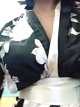 Snapshot of Thaohoa_love chatting on November 17, 1:06 pm Thaohoa love online show from November 17, 1:06 pm