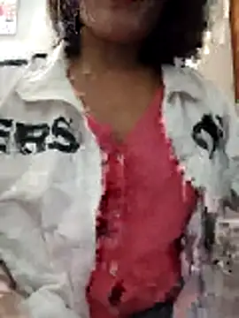 Snapshot of Thaohoa_love chatting on November 19, 6:57 am Thaohoa love online show from November 19, 6:57 am