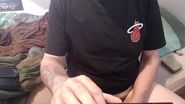 Snapshot of idiotpig66 chatting on March 22, 10:04 pm idiotpig66 online show from March 22, 10:04 pm