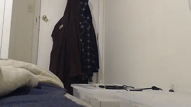 Snapshot of idiotpig66 chatting on February 11, 1:38 pm idiotpig66 online show from February 11, 1:38 pm