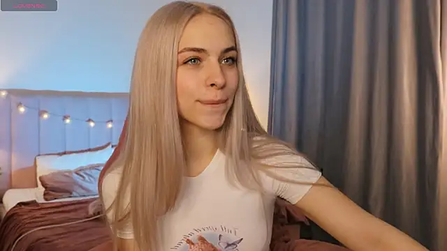 Snapshot of ShinyBarbie chatting on November 27, 6:48 am ShinyBarbie online show from November 27, 6:48 am