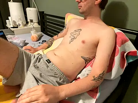 Snapshot of NoaTender chatting on September 13, 7:52 am NoaTender online show from September 13, 7:52 am