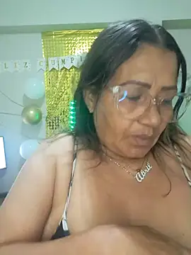 Snapshot of Vickysweeeettt chatting on June 24, 2:10 am Vickysweeeettt online show from June 24, 2:10 am