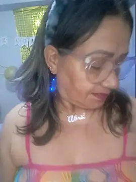 Snapshot of Vickysweeeettt chatting on July 2, 2:44 am Vickysweeeettt online show from July 2, 2:44 am