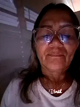 Snapshot of Vickysweeeettt chatting on July 7, 4:37 am Vickysweeeettt online show from July 7, 4:37 am