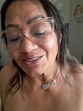 Snapshot of Vickysweeeettt chatting on July 28, 3:21 pm Vickysweeeettt online show from July 28, 3:21 pm