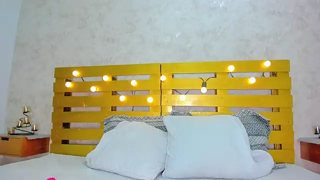 Snapshot of thalia888_ chatting on November 26, 7:15 pm thalia888 online show from November 26, 7:15 pm