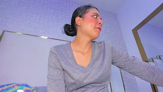 Snapshot of thalia888_ chatting on December 15, 7:07 pm thalia888 online show from December 15, 7:07 pm