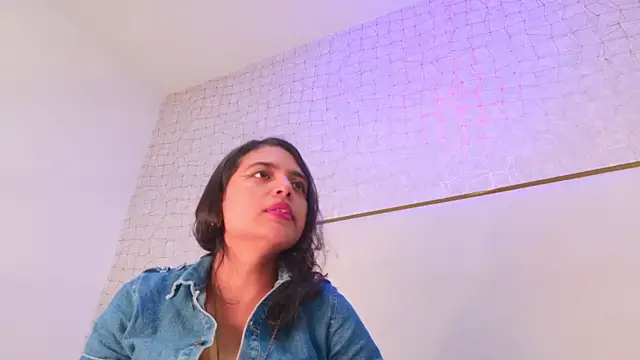 Snapshot of thalia888_ chatting on June 7, 7:06 pm thalia888 online show from June 7, 7:06 pm