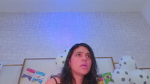 Snapshot of thalia888_ chatting on June 20, 7:05 pm thalia888 online show from June 20, 7:05 pm