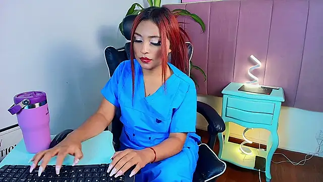 Naiaa Cruz online show from February 28, 7:48 pm