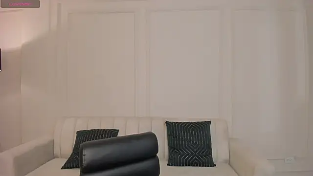 LeahNovac online show from December 5, 11:19 am