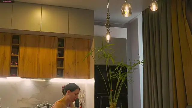 Snapshot of Anny_Molly chatting on November 9, 6:12 am Anny Molly online show from November 9, 6:12 am