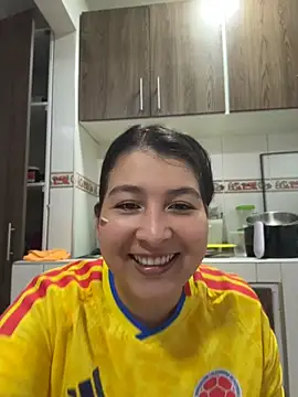 Snapshot of evelyn_1702 chatting on June 23, 6:50 pm evelyn 1702 online show from June 23, 6:50 pm