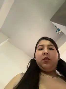 Snapshot of evelyn_1702 chatting on June 25, 6:34 pm evelyn 1702 online show from June 25, 6:34 pm
