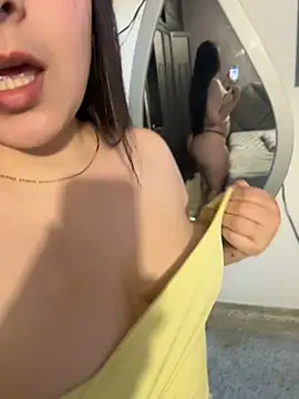 Snapshot of evelyn_1702 chatting on June 27, 8:25 pm evelyn 1702 online show from June 27, 8:25 pm