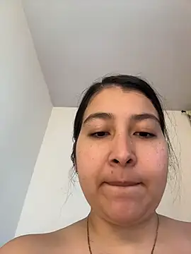 Snapshot of evelyn_1702 chatting on July 10, 8:33 pm evelyn 1702 online show from July 10, 8:33 pm