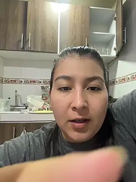 Snapshot of evelyn_1702 chatting on July 13, 7:05 pm evelyn 1702 online show from July 13, 7:05 pm