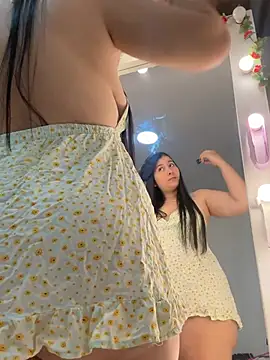Snapshot of evelyn_1702 chatting on July 15, 7:19 pm evelyn 1702 online show from July 15, 7:19 pm
