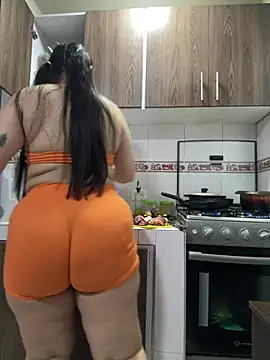 Snapshot of evelyn_1702 chatting on July 18, 6:56 pm evelyn 1702 online show from July 18, 6:56 pm