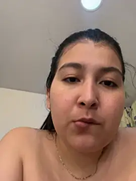Snapshot of evelyn_1702 chatting on July 24, 11:58 pm evelyn 1702 online show from July 24, 11:58 pm