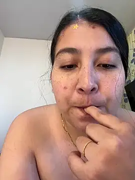 Snapshot of evelyn_1702 chatting on July 30, 7:24 pm evelyn 1702 online show from July 30, 7:24 pm