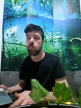 Snapshot of welcome-to-the-jungle chatting on February 14, 9:33 pm welcome-to-the-jungle online show from February 14, 9:33 pm