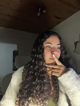 Snapshot of A_maddy chatting on May 4, 10:50 pm A maddy online show from May 4, 10:50 pm