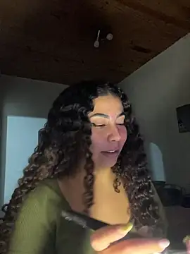 Snapshot of A_maddy chatting on May 9, 8:47 pm A maddy online show from May 9, 8:47 pm