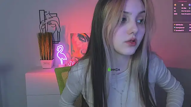 Snapshot of luna_tin chatting on October 23, 12:54 am luna tin online show from October 23, 12:54 am