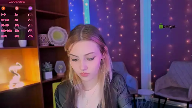 Snapshot of luna_tin chatting on November 9, 6:01 am luna tin online show from November 9, 6:01 am