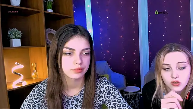 Snapshot of luna_tin chatting on December 14, 2:44 pm luna tin online show from December 14, 2:44 pm