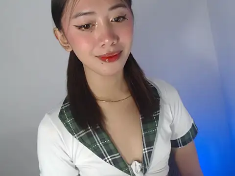 lovely kiannaHugecock online show from September 29, 4:23 pm