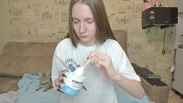 Kelly Gerzikaa online show from November 15, 1:14 am